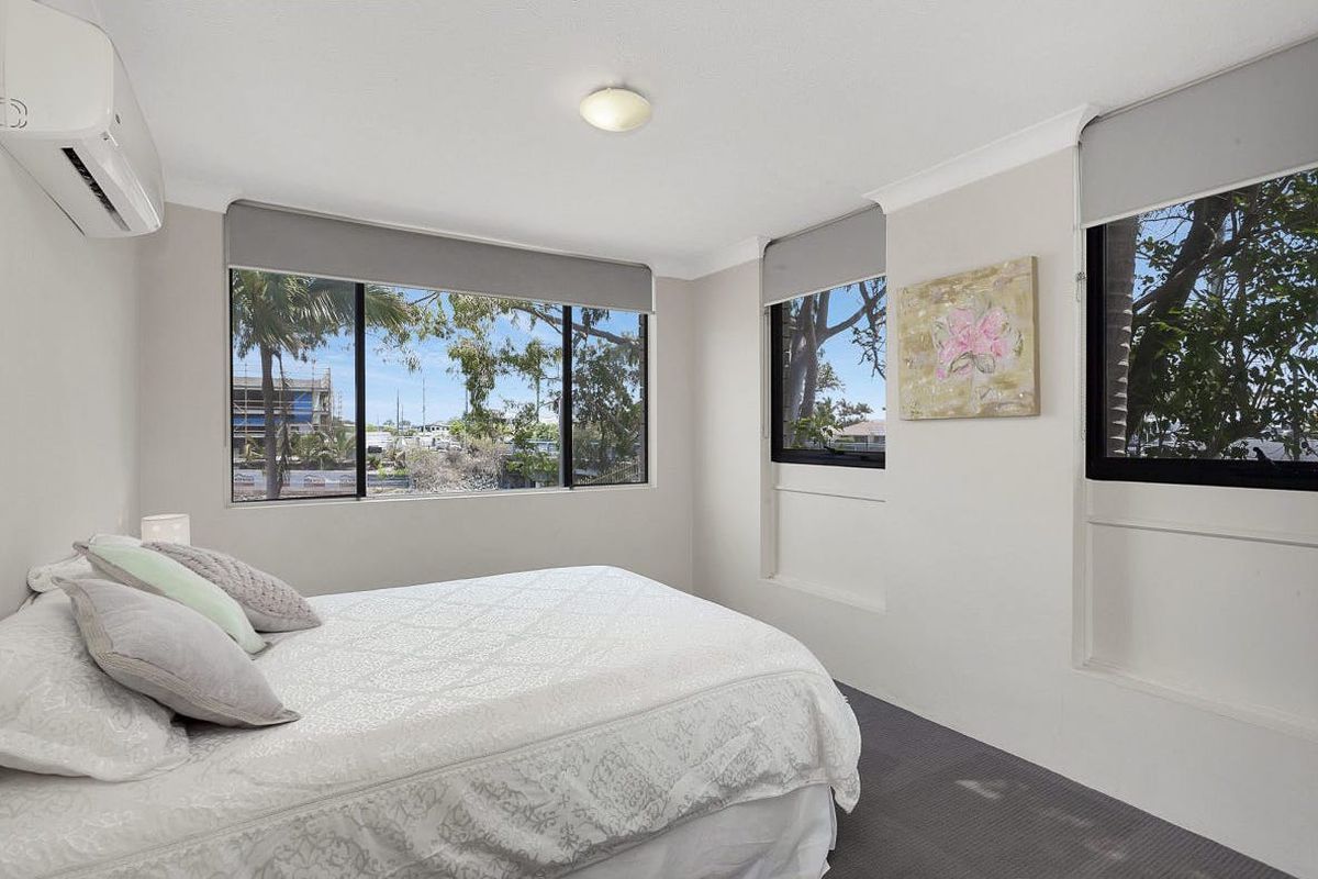 1 / 18 Sunshine Boulevard, Broadbeach Waters