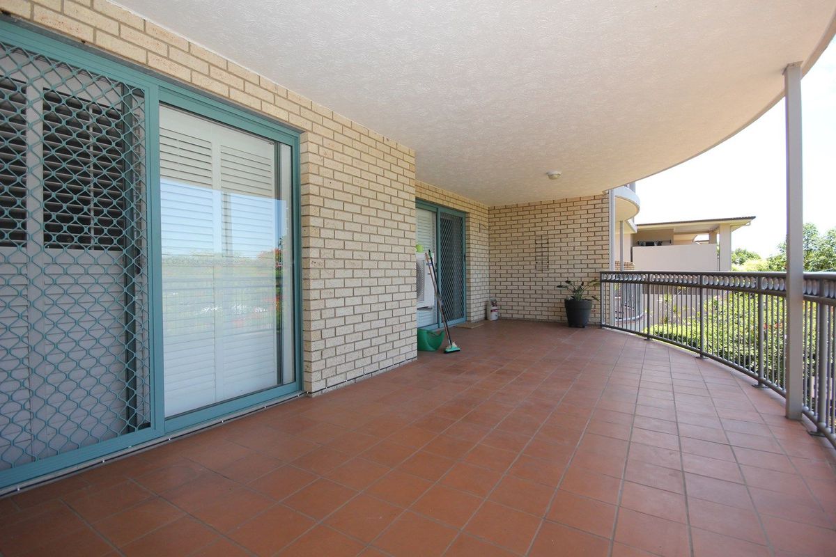 2 / 39 Rolle Street, Holland Park West