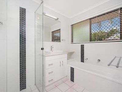 1 Sunningdale Avenue, Rochedale South