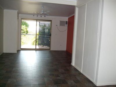 2 / 55 Helen, Cooktown