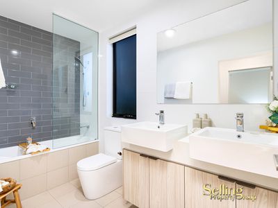 7 Marina Court, Hope Island
