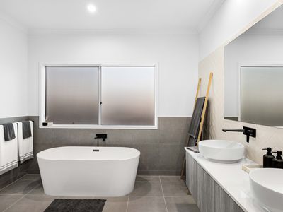 28 Soho Drive, Deebing Heights