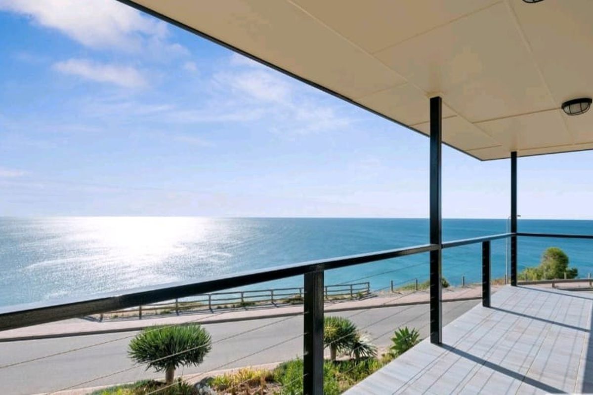 2 Clifftop Crescent, Hallett Cove