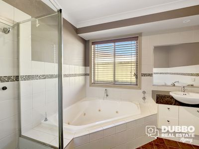 22 Cardiff Arms Avenue, Dubbo