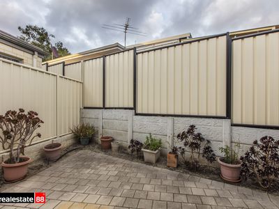 9 / 12 Arbon Way, Lockridge