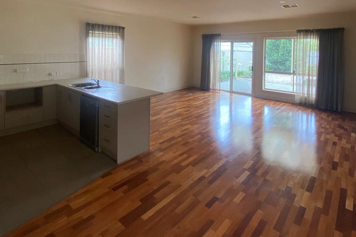 28 Leeds Avenue, Northfield