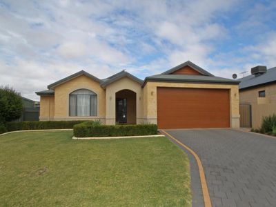 44 Longmore Parade, Broadwood