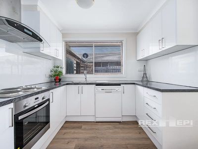 6 Thomas Crescent, Cranbourne