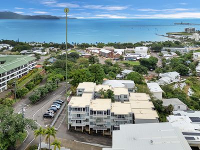11 / 6 Hale Street, Townsville City