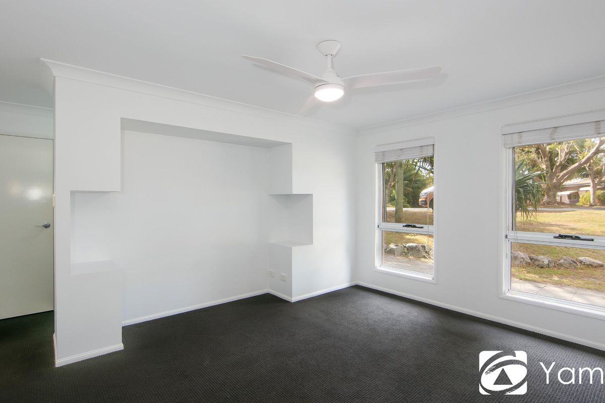 98 Lakes Boulevard, Wooloweyah