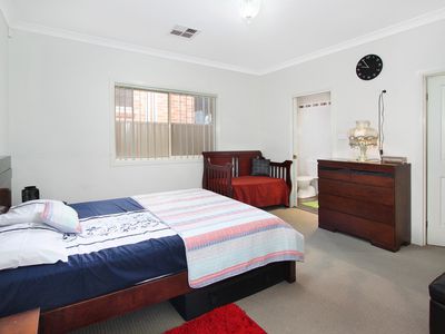 8 Brearley Avenue, Middleton Grange