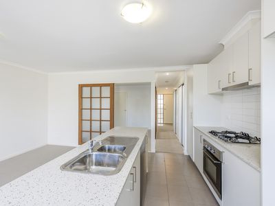 9 / 4 Ross Road, Crestwood