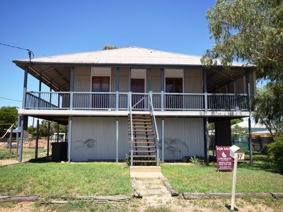 37 Swallow Street, Longreach