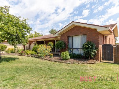 11 Namatjira Crescent, Orange