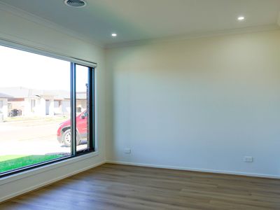 102 Buckingham Boulevard, Strathtulloh
