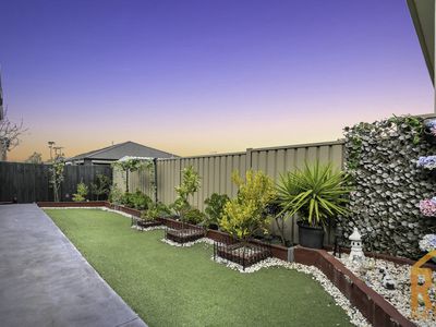 51 ORBIS AVE, Fraser Rise