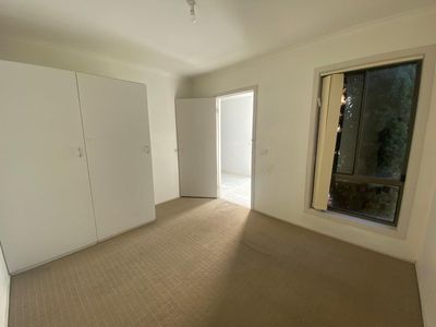 9 / 16 Centre Avenue, Werribee