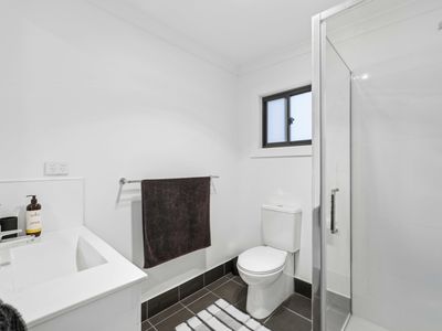 16 Bella Vista Drive, Lake Wyangan