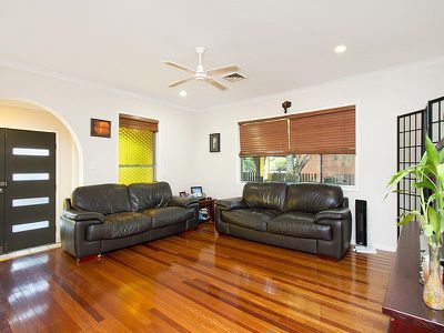 10 Narrawong Street, Rochedale South