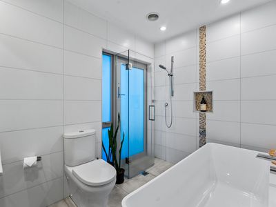 2/962 Beach Road, Torbay