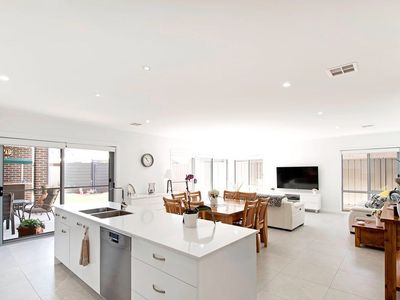 10 Angus Place, Bungendore