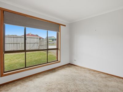 8 River Leads Drive, George Town