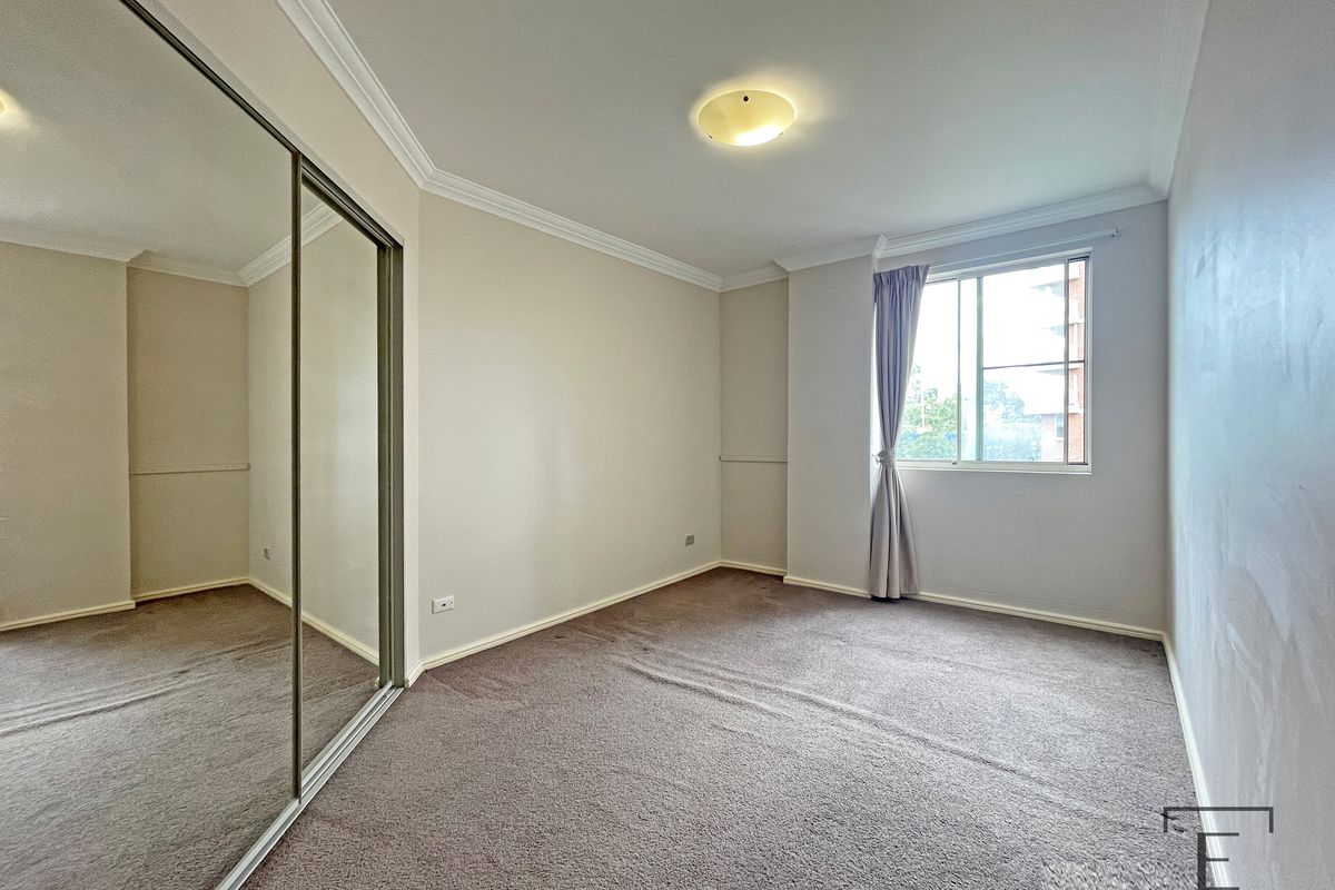 607 / 8 Wentworth Drive, Liberty Grove