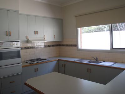 7 Hopkins Drive, Horsham