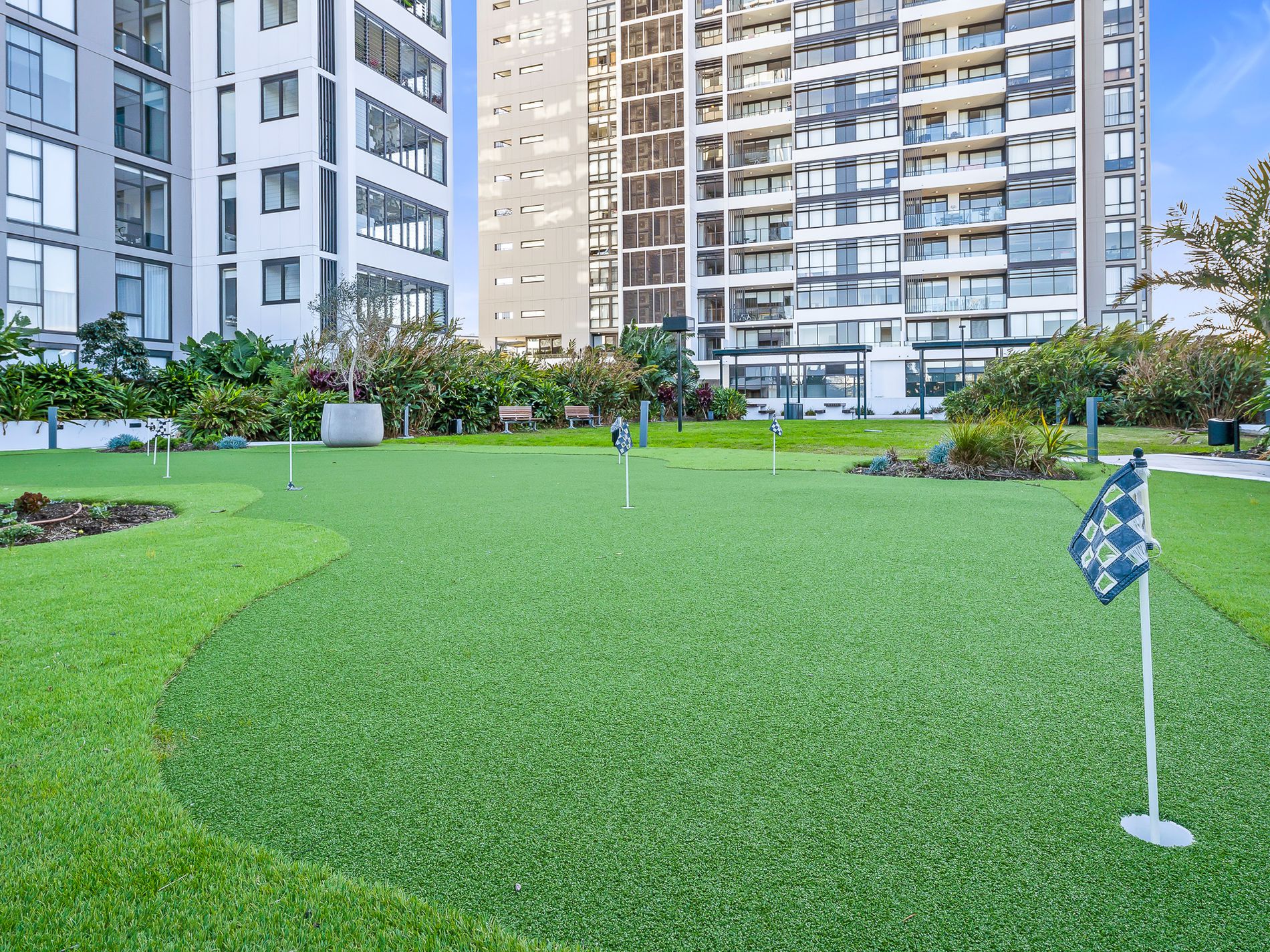 417 / 11 Solent Circuit, Norwest