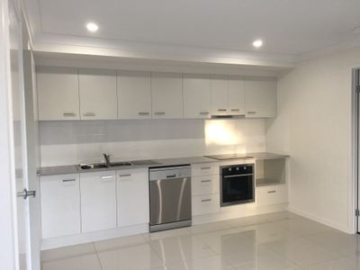 2 / 1 Swallowtail Street, Rosewood