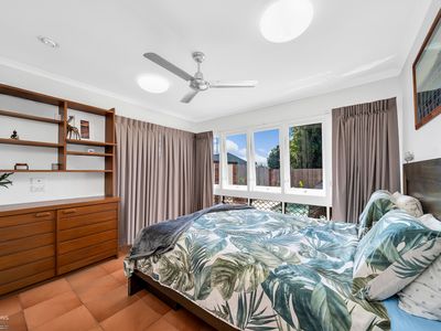 6 Peridot Street, Bayview Heights