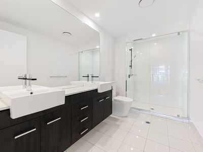2406 / 25 East Quay Drive, Biggera Waters