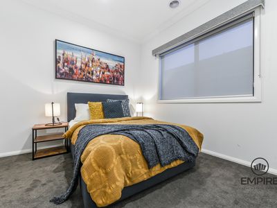 8 Colonnade Street, Clyde North