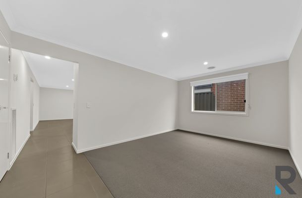 10 Comfort Road, Roxburgh Park