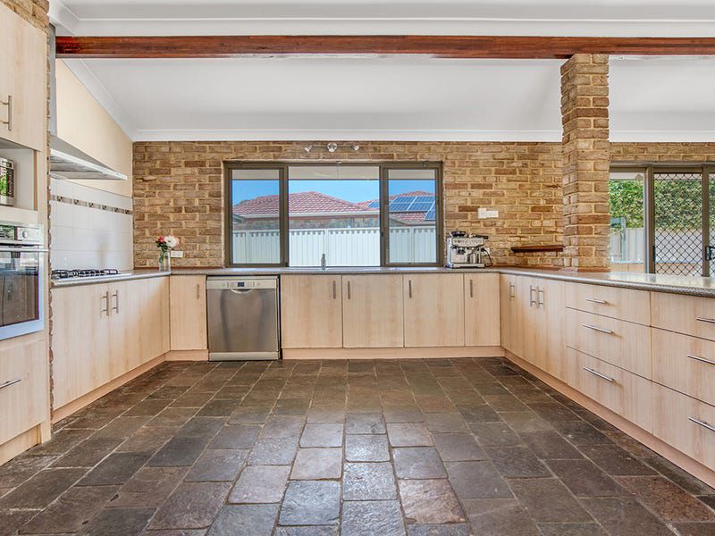 33 Redheart Drive, Thornlie