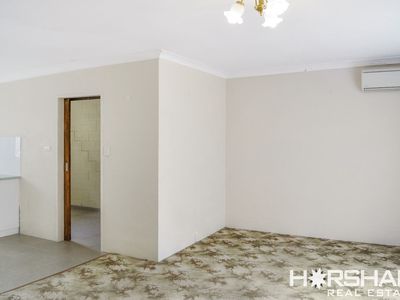 2 / 5 Schwarz Avenue, Horsham
