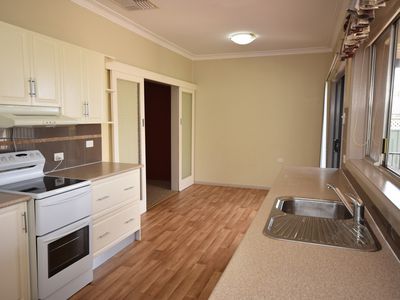 25 Lovett Avenue, Dubbo