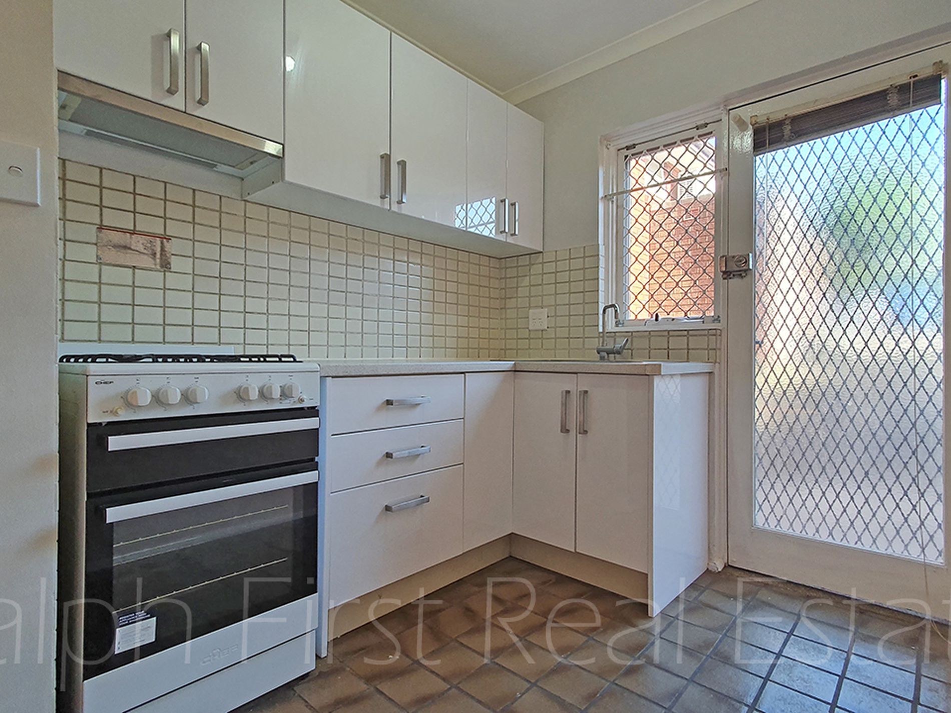 2 / 2 St Jude Crescent, Belmore