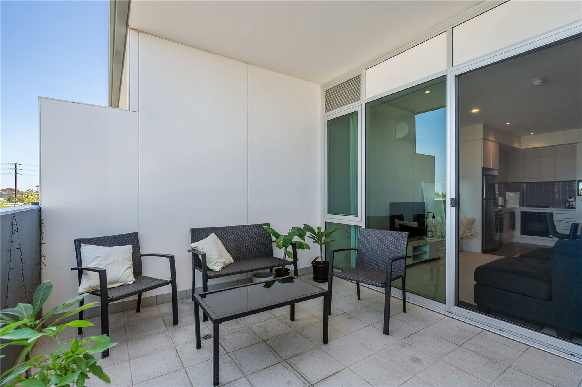 215 / 1-2 Tarni Court, New Port