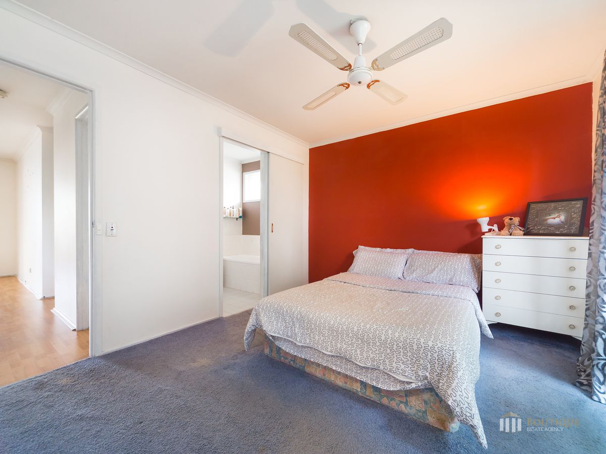 8 Hillview Rise, Hampton Park