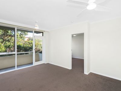 18 / 60 Farnham Street , Flemington