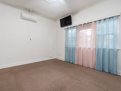 369 KENILWORTH STREET, East Albury