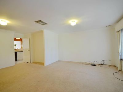 8 Rossetti Court, North Lake