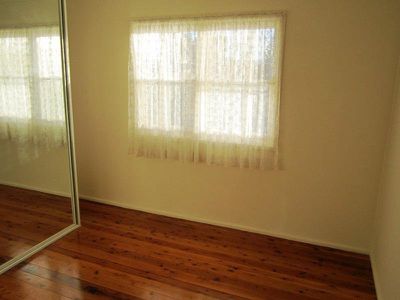 2 / 4 Banksia Avenue, Windang