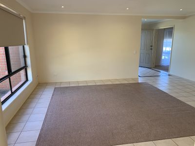 10 Betty Court, Lara