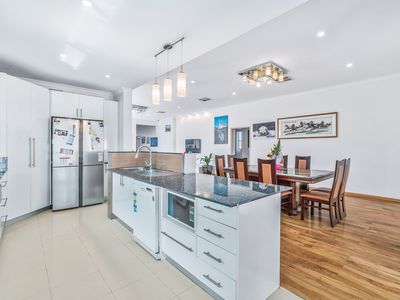 10 Holywell Street, Middle Swan