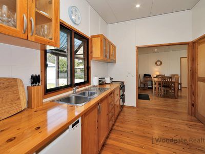 33 Mackerel St, Woodgate