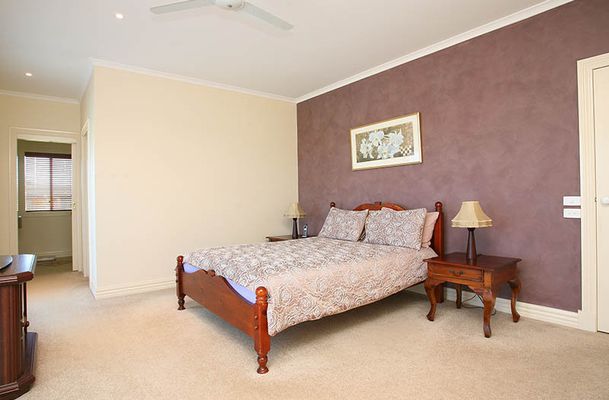 9 The Ridge, Oaklands Junction