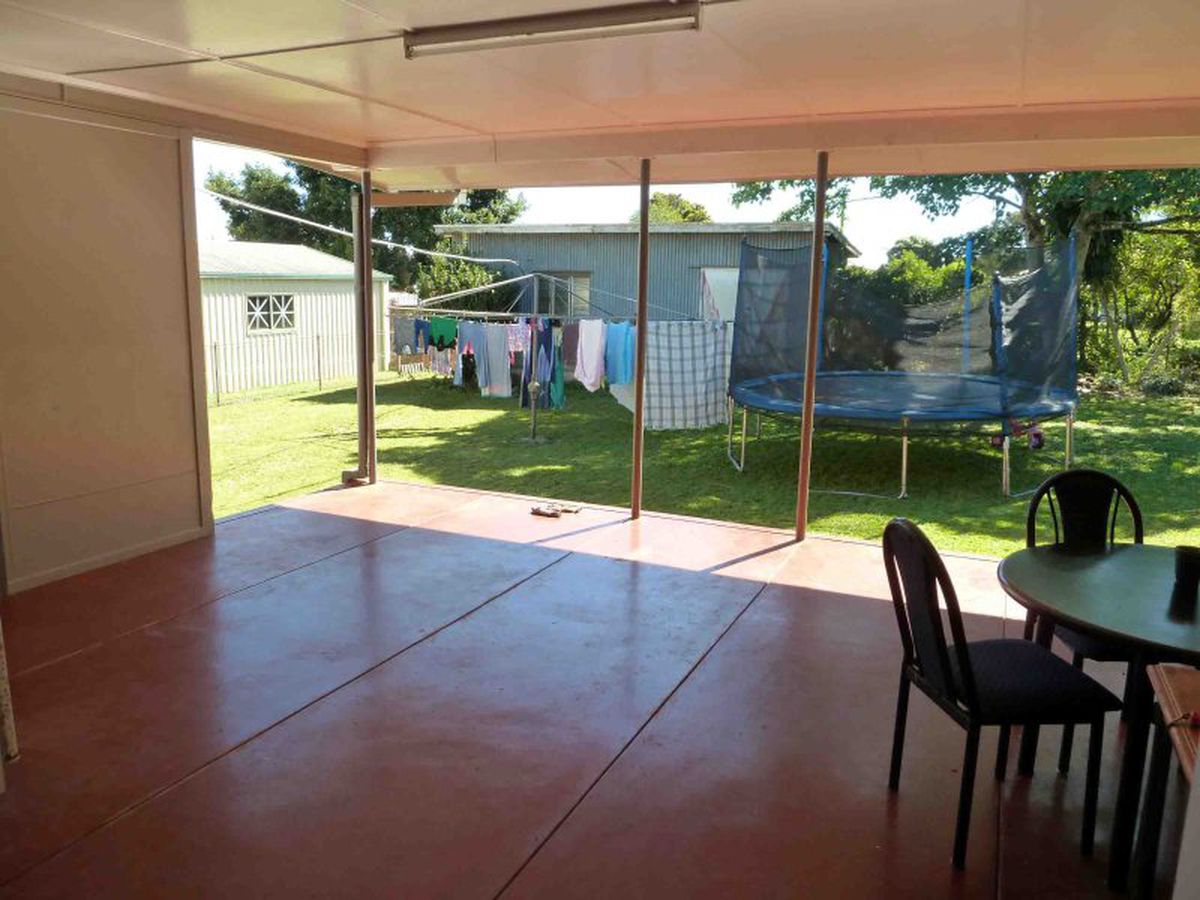 104 Robert Street, Atherton
