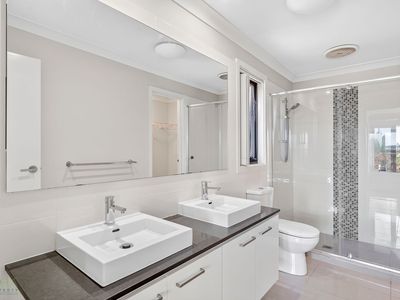 43 Lakeside Parade, Jordan Springs